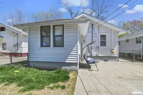 Exterior - 2025 S Lowell Ave, Springfield, IL 62704 photo 11 of 16