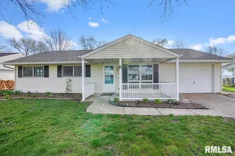 6 Churchill Dr, Chatham, IL 62629