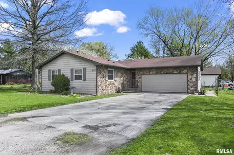 400 N Ledlie St, Dawson, IL 62520