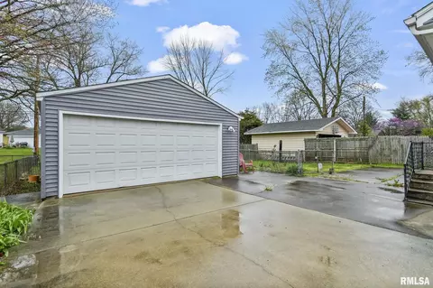 Exterior - 3612 Stanton St, Springfield, IL 62703 photo 4 of 7
