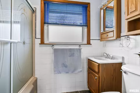 Bath - 3612 Stanton St, Springfield, IL 62703 photo 1 of 2