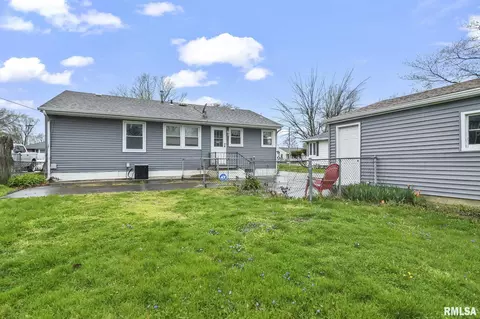 Exterior - 3612 Stanton St, Springfield, IL 62703 photo 3 of 7