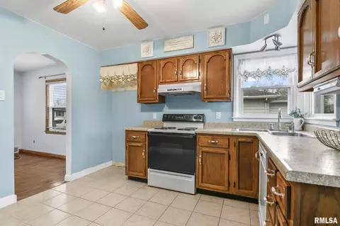 Kitchen - 3612 Stanton St, Springfield, IL 62703 photo 3 of 3