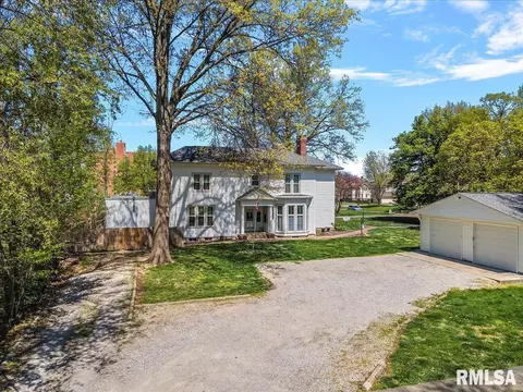 505 S Clay St, Taylorville, IL 62568