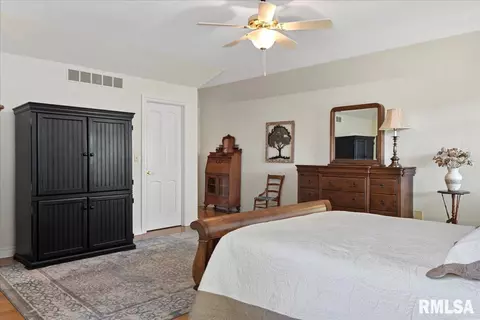 Bedroom - 2921 Cider Mill Ln, Springfield, IL 62702 photo 3 of 8