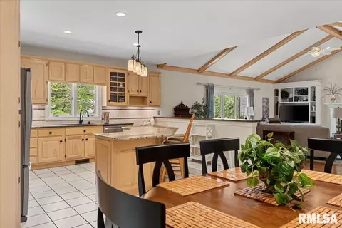 Kitchen - 2921 Cider Mill Ln, Springfield, IL 62702 photo 4 of 10