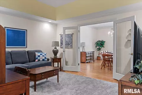 Living - 2921 Cider Mill Ln, Springfield, IL 62702 photo 6 of 9