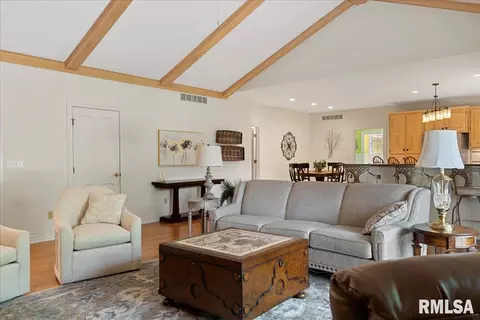 Living - 2921 Cider Mill Ln, Springfield, IL 62702 photo 3 of 9
