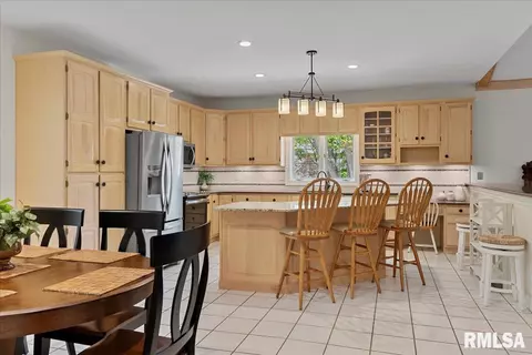 Kitchen - 2921 Cider Mill Ln, Springfield, IL 62702 photo 3 of 10