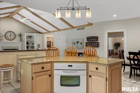 Kitchen - 2921 Cider Mill Ln, Springfield, IL 62702 photo 6 of 10