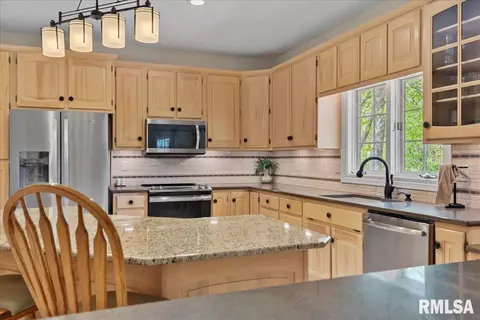 Kitchen - 2921 Cider Mill Ln, Springfield, IL 62702 photo 8 of 10