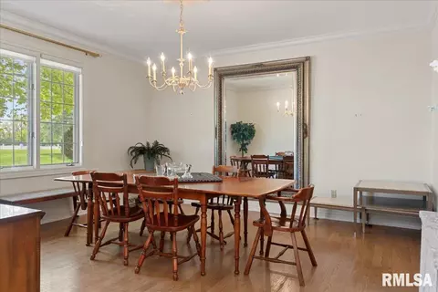 Dining - 2921 Cider Mill Ln, Springfield, IL 62702 photo 4 of 6