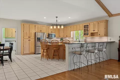 Kitchen - 2921 Cider Mill Ln, Springfield, IL 62702 photo 2 of 10
