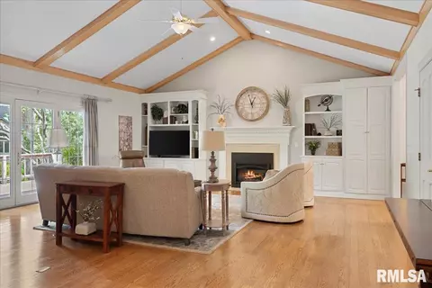 Living - 2921 Cider Mill Ln, Springfield, IL 62702 photo 5 of 9