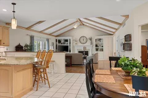 Dining - 2921 Cider Mill Ln, Springfield, IL 62702 photo 2 of 6