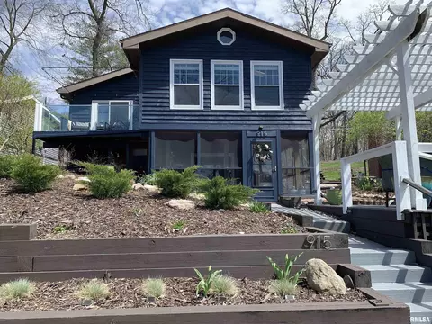 915 Sunset View Dr, Galesburg, IL 61401