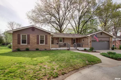 1719 Manor Hill Dr, Quincy, IL 62301