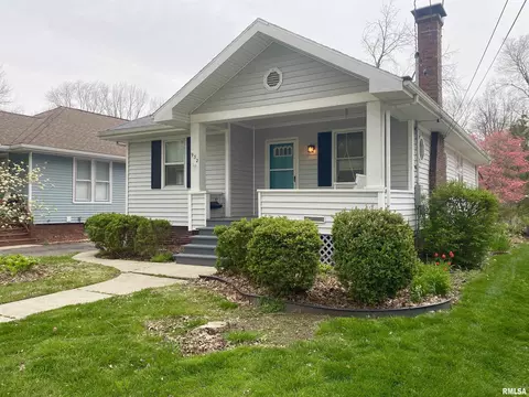 932 W Douglas Ave, Jacksonville, IL 62650