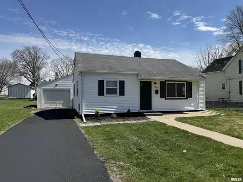 1079 Huber Ave, Galesburg, IL 61401