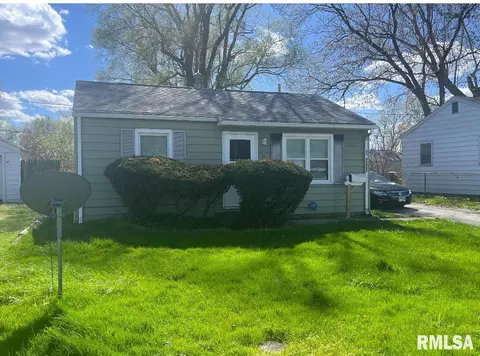 21 Hedge Dr, Springfield, IL 62702