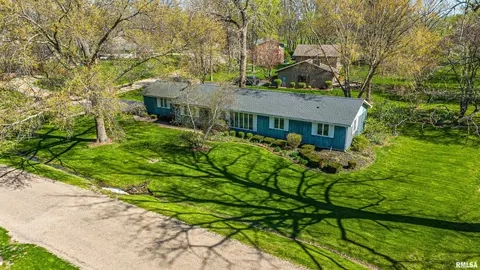 3 Pebble Beach Dr, Lincoln, IL 62656