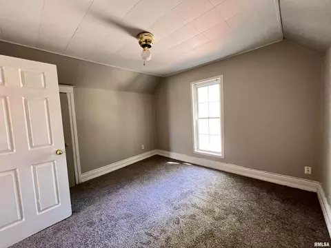 2205 S 12th St, Springfield, IL 62703 photo 12