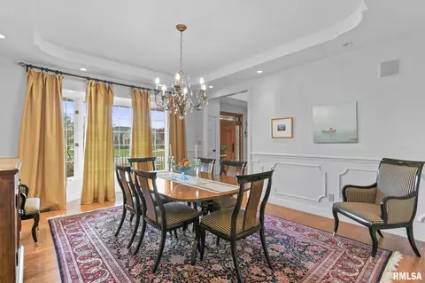 Dining - 5201 Eagle Rdg, Springfield, IL 62711 photo 2 of 5