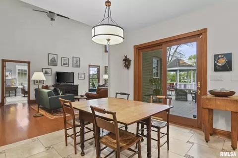 Dining - 5201 Eagle Rdg, Springfield, IL 62711 photo 4 of 5
