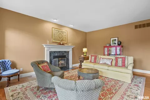 Living - 5201 Eagle Rdg, Springfield, IL 62711 photo 3 of 10