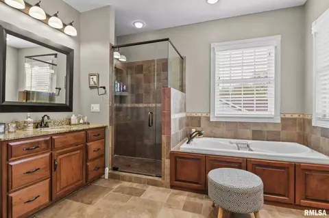 Bath - 5201 Eagle Rdg, Springfield, IL 62711 photo 4 of 7