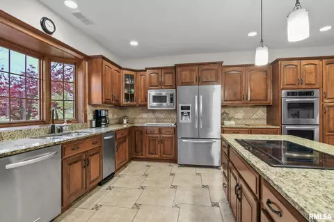 Kitchen - 5201 Eagle Rdg, Springfield, IL 62711 photo 4 of 7