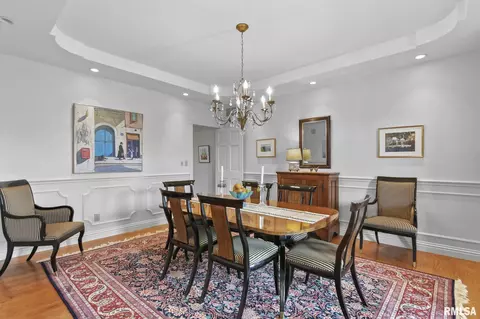 Dining - 5201 Eagle Rdg, Springfield, IL 62711 photo 1 of 5