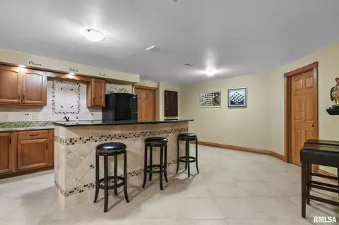 Kitchen - 5201 Eagle Rdg, Springfield, IL 62711 photo 6 of 7