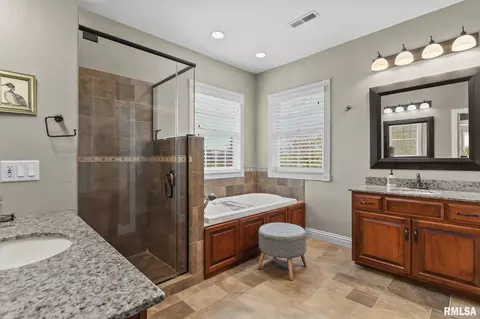 Bath - 5201 Eagle Rdg, Springfield, IL 62711 photo 3 of 7