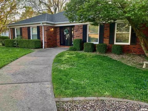 103 Westwinds Dr, Jacksonville, IL 62650