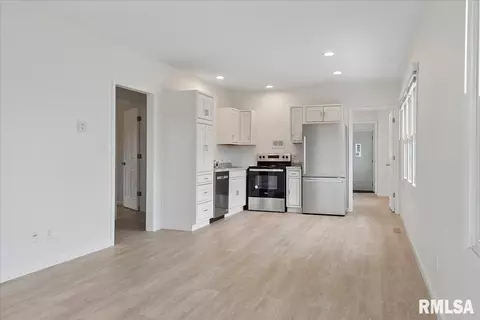 3225 Old Macarthur Blvd, Springfield, IL 62704 photo 3