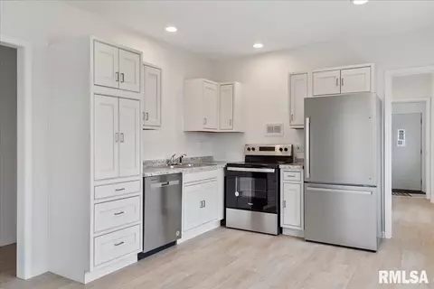 3225 Old Macarthur Blvd, Springfield, IL 62704 photo 6