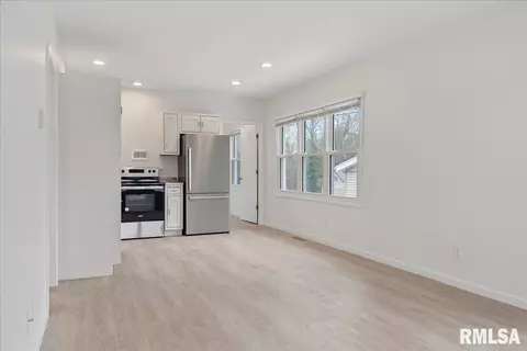 3225 Old Macarthur Blvd, Springfield, IL 62704 photo 4