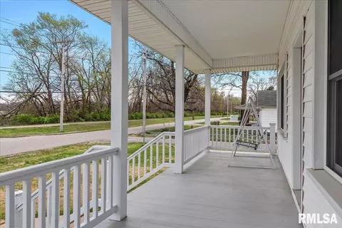 3225 Old Macarthur Blvd, Springfield, IL 62704 photo 2