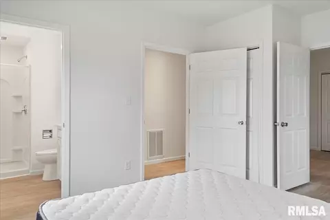 3225 Old Macarthur Blvd, Springfield, IL 62704 photo 9