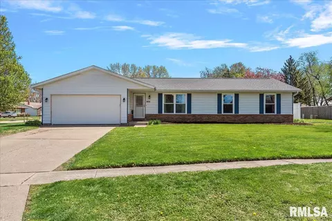 800 Rickard Rd, Springfield, IL 62704