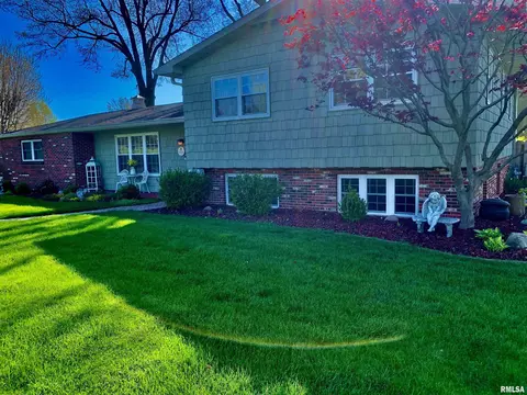 20 Terry Ct, Jacksonville, IL 62650
