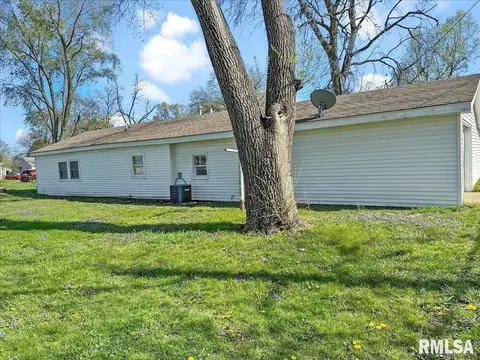 821 Indiana Ave, Springfield, IL 62702 photo 4
