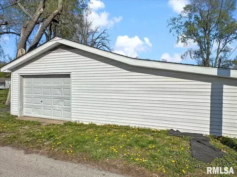 821 Indiana Ave, Springfield, IL 62702 photo 5