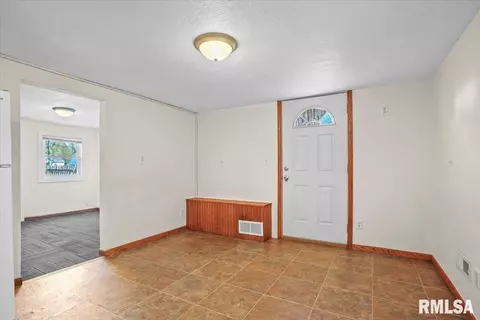 821 Indiana Ave, Springfield, IL 62702 photo 16