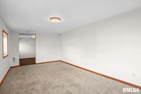 821 Indiana Ave, Springfield, IL 62702 photo 10