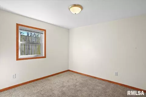 821 Indiana Ave, Springfield, IL 62702 photo 18