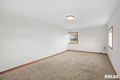 821 Indiana Ave, Springfield, IL 62702 photo 9