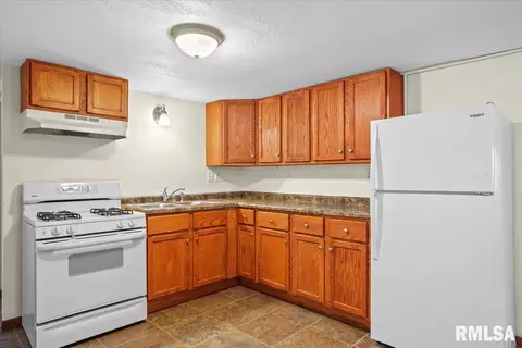 821 Indiana Ave, Springfield, IL 62702 photo 14