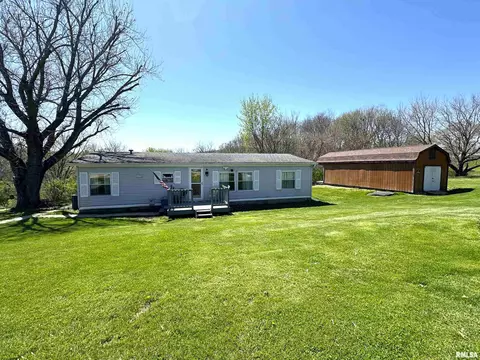 104 Hillcrest Dr, Monmouth, IL 61462